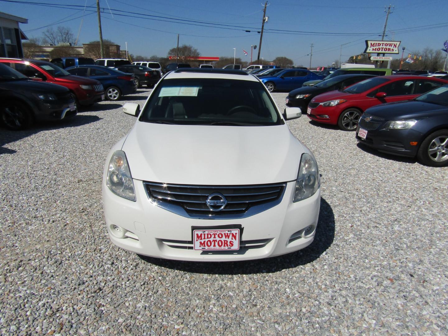 2012 White /Gray Nissan Altima 2.5 S (1N4AL2AP5CN) with an 2.5L L4 DOHC 16V engine, Automatic transmission, located at 15016 S Hwy 231, Midland City, AL, 36350, (334) 983-3001, 31.306210, -85.495277 - Photo#1